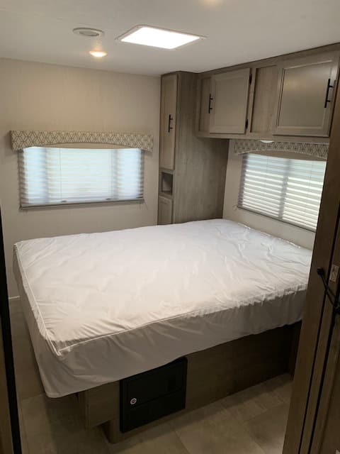 30' Bunkhouse Motorhome Bed